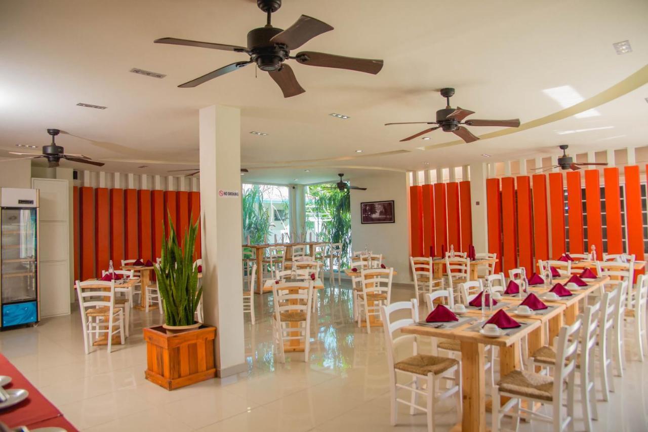 Reveries Maldives Gan  Extérieur photo